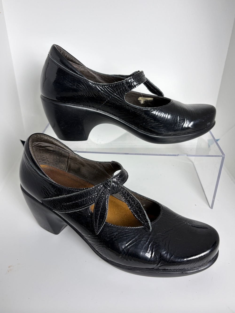 Naot Pleasure T-Strap Mary Jane Heels in Black Patent; Size 39 / 8-8.5 US